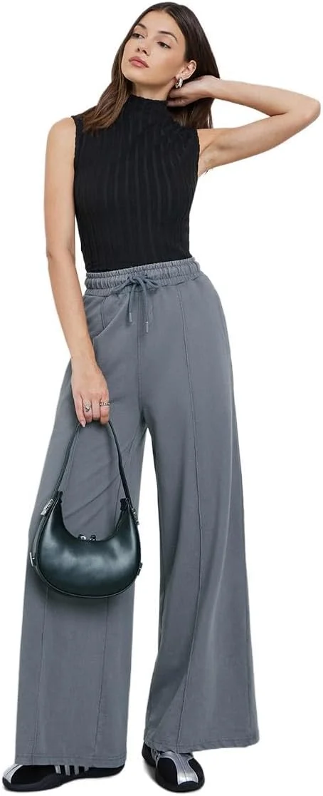 شلوار جاگر زنانه استایلی خاکستری با پاچه گشاد و جزئیات پین‌تاک