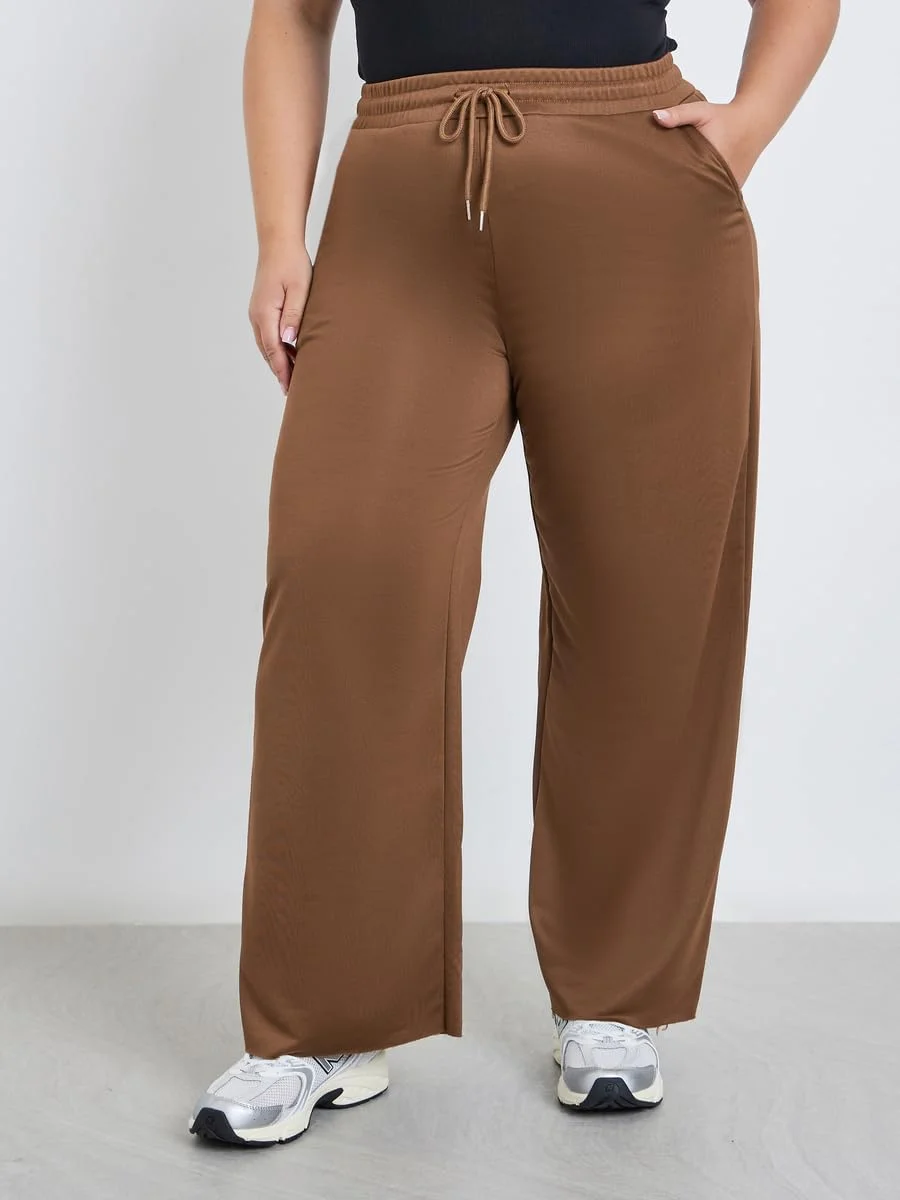 شلوار جاگر زنانه استایلی سایز بزرگ، قهوه ای، پاچه گشاد، با کمر بند دار