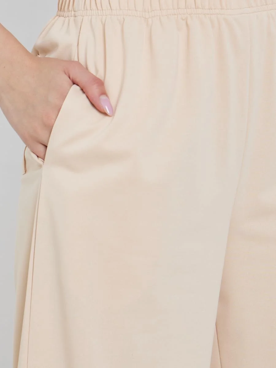 شلوار زنانه استایلی با جیب پشتی طرح دار و کمر کشی