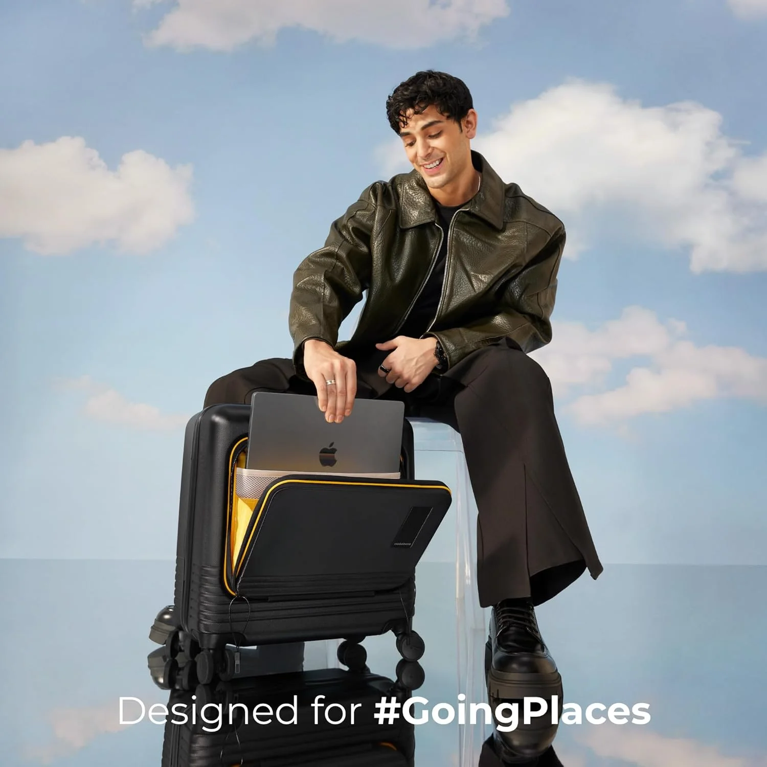 چمدان کابین مسافرتی MOKOBARA | چمدان دستی 41 لیتری با 8 چرخ هینوموتو و قفل TSA بدون کلید | برای سفرهای کاری و تفریحی | مشکی و زرد | Crypto Sunray 3.0 (نسخه محدود)