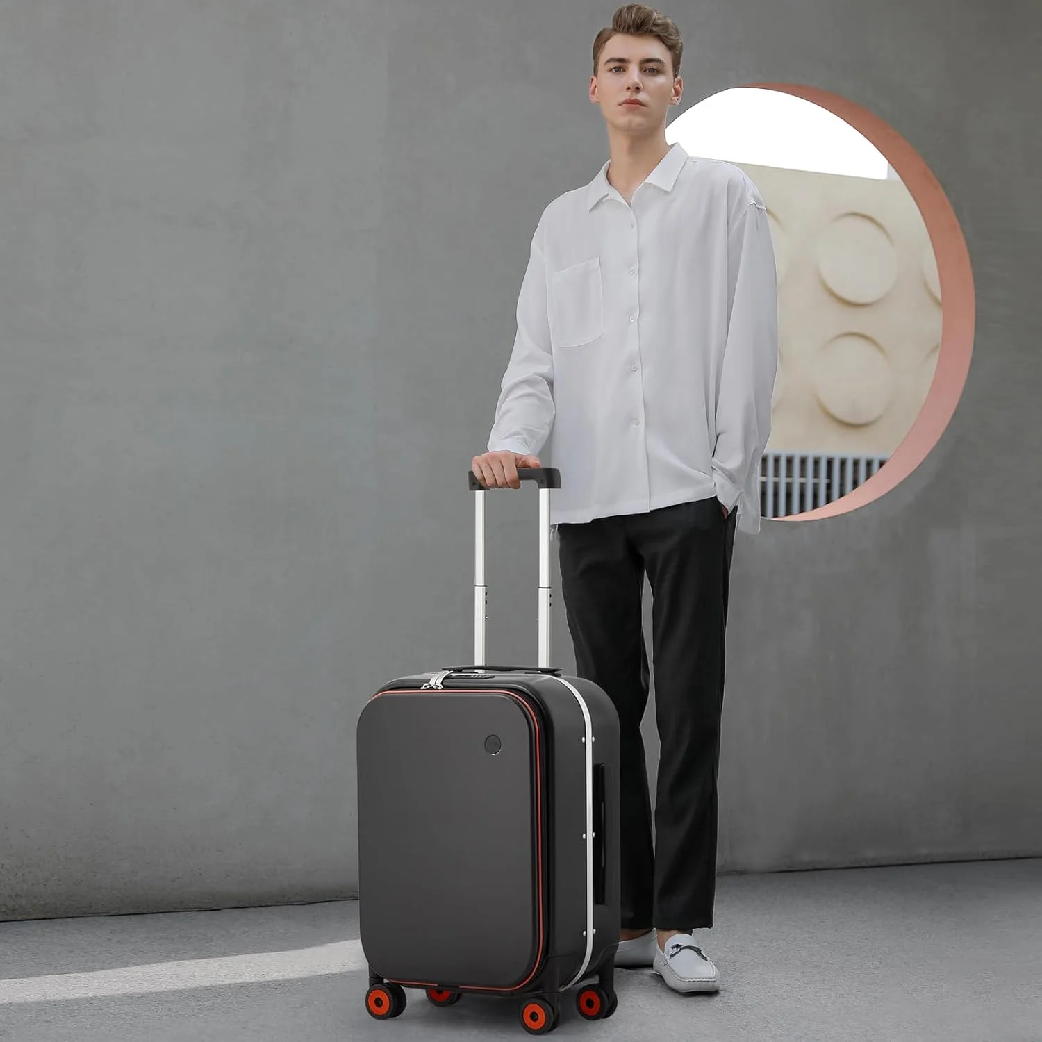 چمدان کابین سایز میکسی، چمدان 20 اینچی با جیب جلویی لپ‌تاپ، چمدان چرخ‌دار مسافرتی با فریم آلومینیومی PC و چرخ‌های اسپینر و روکش - چرخ توخالی مشکی