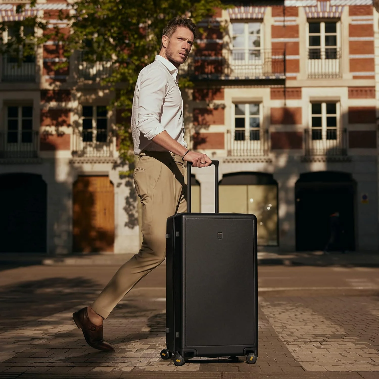 چمدان کابین LEVEL8، ساخته شده از پلی کربنات 100%، چمدان چرخدار سبک وزن با طراحی بافت ریز الماسی، چمدان سفری با 4 چرخ گردان، بدنه سخت TSA (76 سانتی متر، 105 لیتر، مشکی)