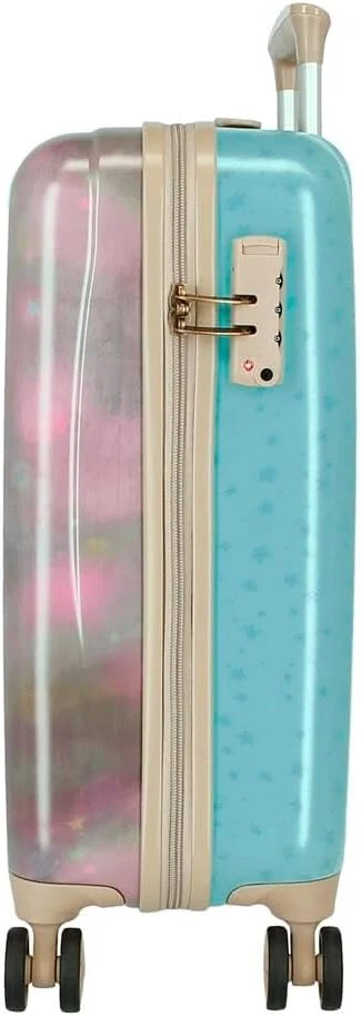 چمدان گرجس سانتورو مدل A Whispered Key. چمدان ساخته شده از ABS، یک ماده بادوام و سبک وزن، دارای محفظه، چهار چرخ دوبل چند جهته. محصولی از Joumma Bags