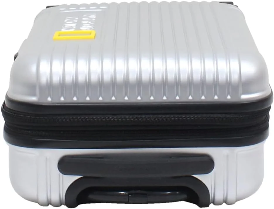 چمدان کابین کوچک مدل Canyon از نشنال جئوگرافیک، جنس ABS/PC، نقره ای، بادوام، سبک وزن، دارای قفل ترکیبی ضد سرقت و 4 چرخ دوبل (49 سانتی متر / 20 اینچ). چمدان کابین کوچک مدل Canyon از نشنال جئوگرافیک، جنس ABS/PC، نقره ای، بادوام، سبک وزن، دارای قفل ترکیبی ضد سرقت و 4 چرخ دوبل (49 سانتی متر / 20 اینچ).