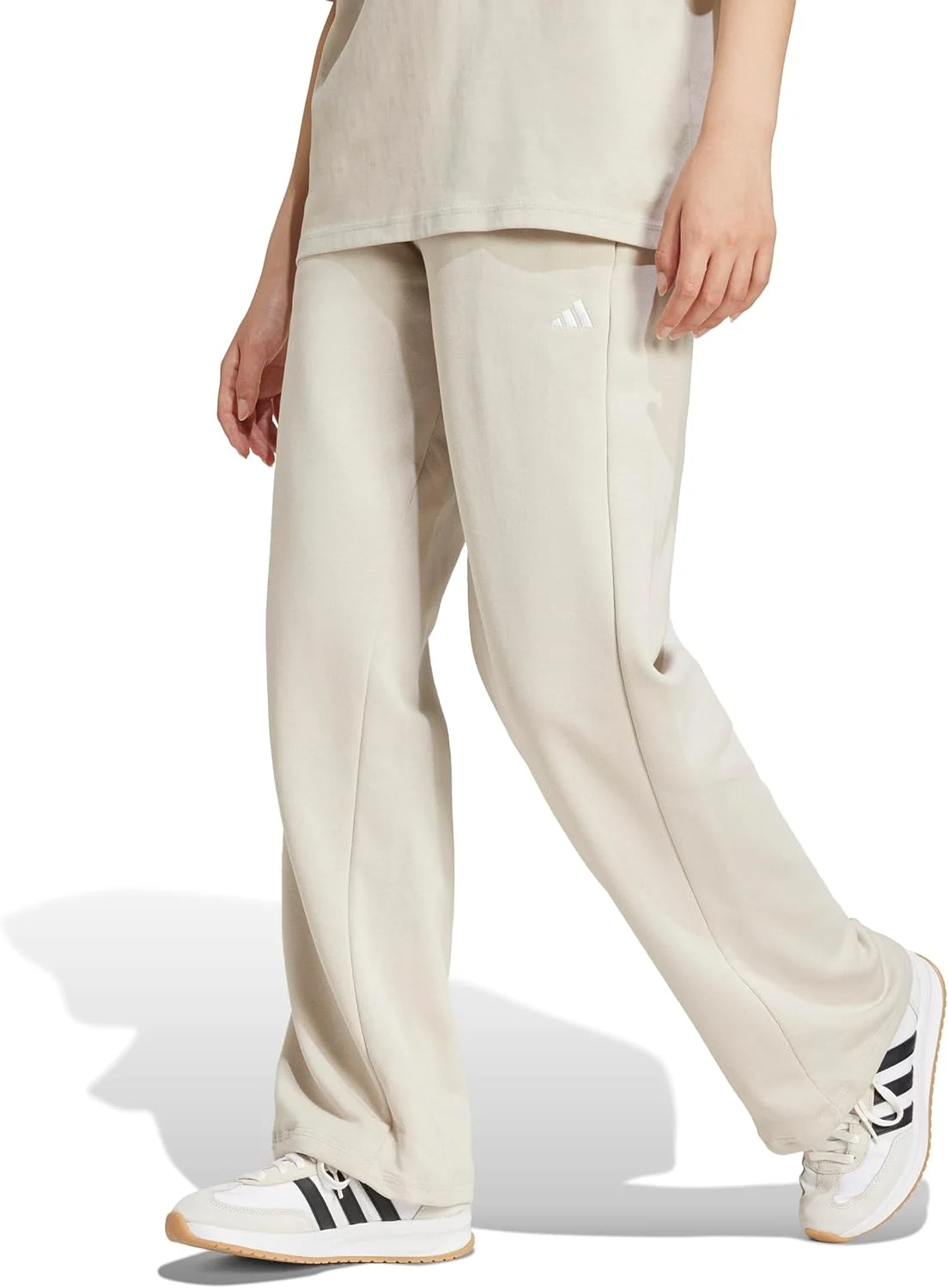 شلوار جاگر زنانه آدیداس Essentials با لوگوی کوچک و فیت راحت شلوار جاگر زنانه آدیداس Essentials با لوگوی کوچک و فیت راحت
