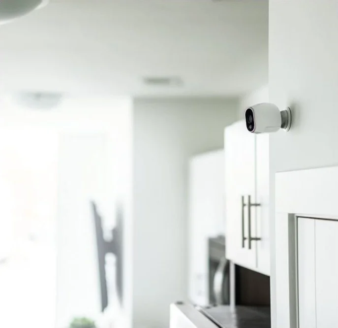 دوربین امنیتی خانگی بی سیم NETGEAR Arlo | دید در شب، داخلی/خارجی، ویدیوی HD، نصب روی دیوار | شامل فضای ذخیره سازی ابری و بدون ایستگاه پایه | سیستم 1 دوربینه (VMS3130)