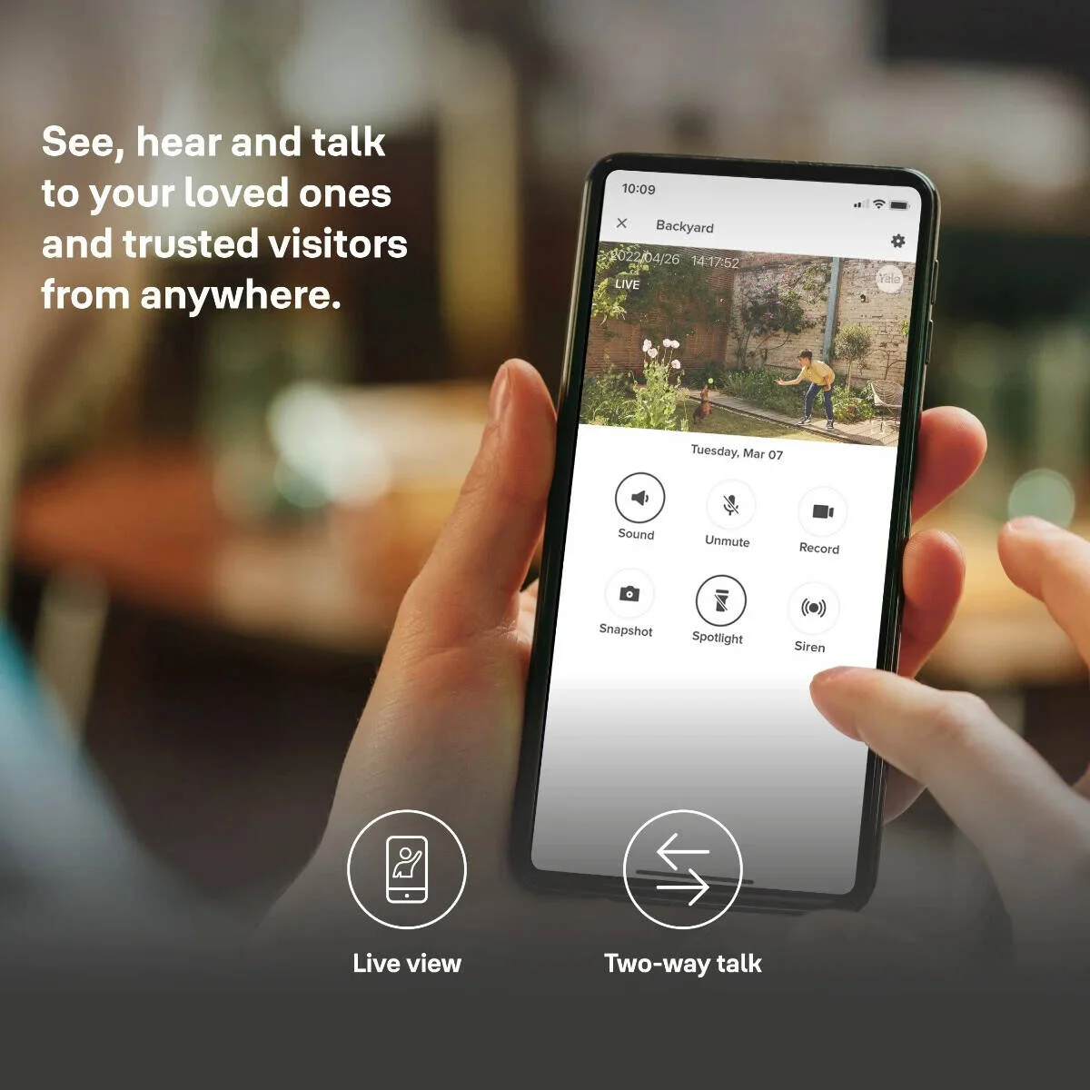 دوربین هوشمند فضای باز Yale، نمایش زنده 1080p Full HD، نورافکن فعال با حرکت، دید در شب، صدای دو طرفه، طراحی مقاوم در برابر آب و هوا، تشخیص افراد، مناطق، کار با برنامه Yale Home، Alexa | SV-OC-1A-W