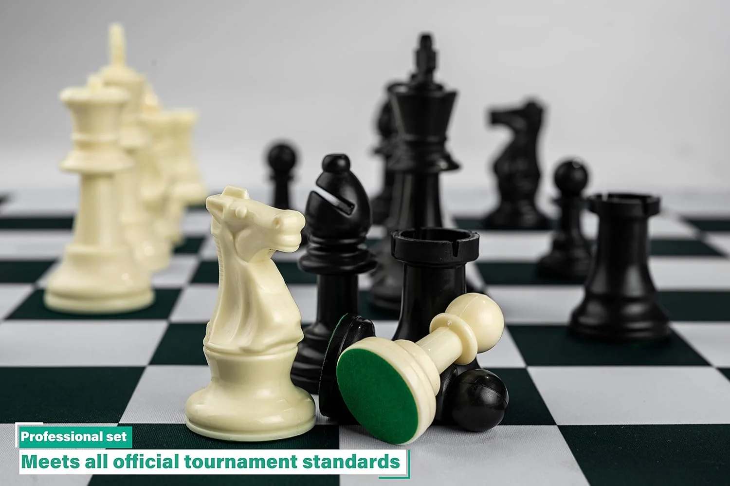 ست شطرنج حرفه ای Mynnnat Gifts & Games FENRIR، صفحه مسابقات رولی و مهره های وزنی با کیف حمل، 2 وزیر اضافی و دفترچه راهنمای منحصر به فرد برای آموزش شطرنج ست شطرنج حرفه ای Mynnnat Gifts & Games FENRIR، صفحه مسابقات رولی و مهره های وزنی با کیف حمل، 2 وزیر اضافی و دفترچه راهنمای منحصر به فرد برای آموزش شطرنج