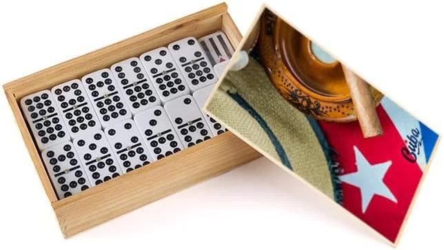 دومینو کوبایی دوبل نه، با طرح پرچم کوبا روی مهره ها، سنت های کوبایی، مناسب برای هدیه