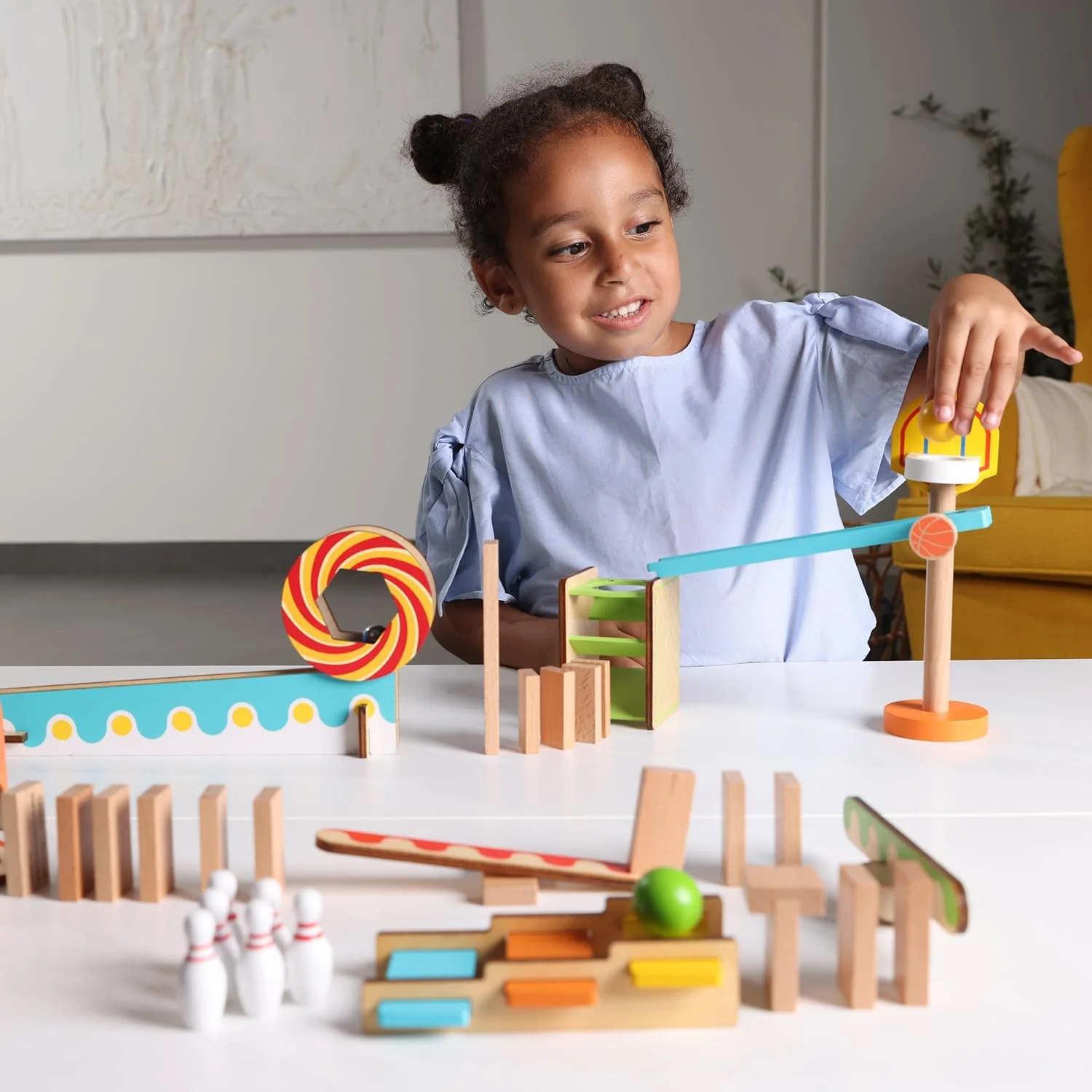 بازی دومینو برای کودکان 3 سال به بالا، اسباب بازی آموزشی با دومینو ریلی چوبی دو مسیره با بسکتبال و بولینگ، هدیه ایمن و سازگار با محیط زیست