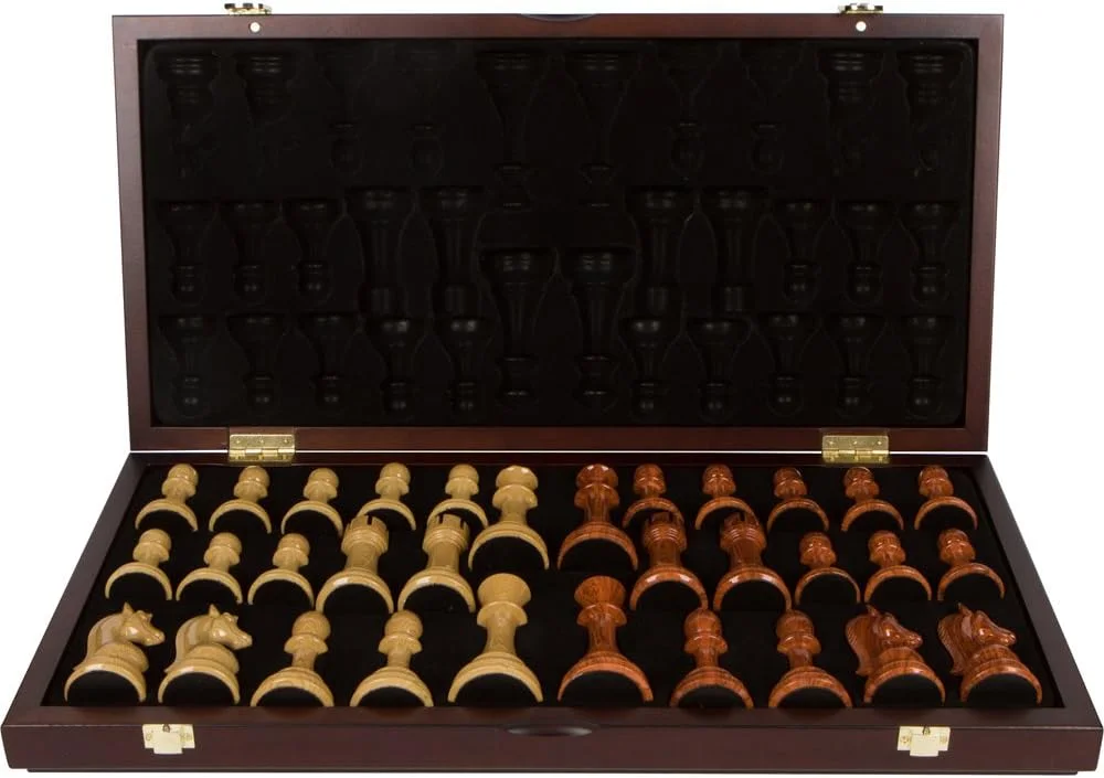 بهترین صفحه شطرنج مدل ابیگیل با تخته تاشو چوبی و مهره - سایز 21 اینچ