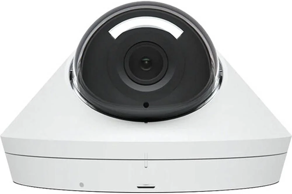 دوربین امنیتی 2K (4MP) دام یونی‌فای G5 یوبیکیوتی، زاویه دید فوق‌العاده عریض 102.4 درجه، دید در شب IR تا 10 متر، صدای دو طرفه، اتصال و تغذیه از طریق PoE، مقاوم در برابر آب و هوا و خرابکاری، سفید | UVC-G5-DOME