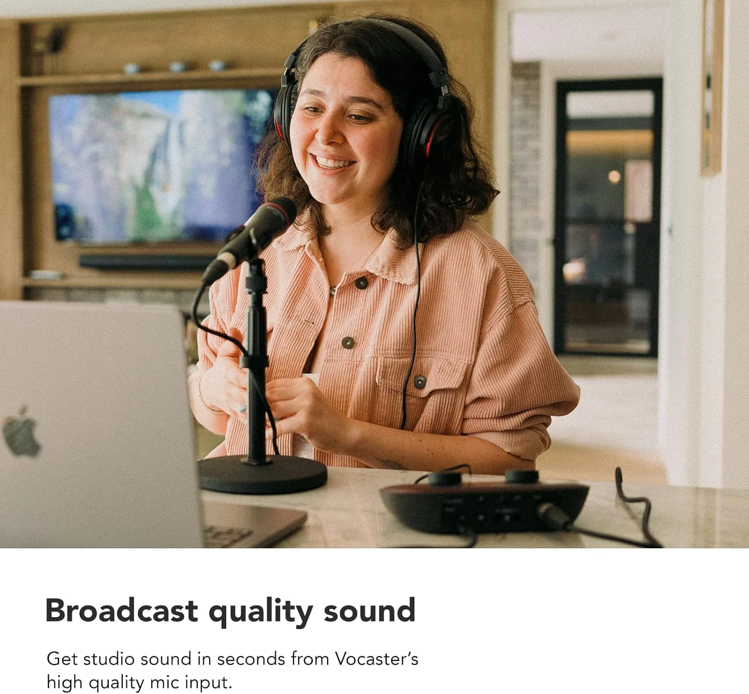 کارت صدای فوکوسرایت Vocaster One مناسب ضبط پادکست برای تولیدکنندگان محتوای انفرادی، مشکی، AMS-VOCASTER-ONE