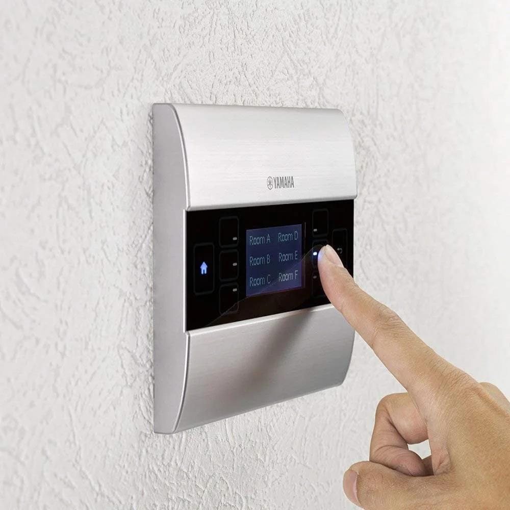 پانل کنترل دیواری یاماها MCP1 با LCD و قابلیت PoE