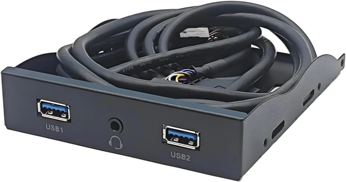 پنل جلویی 3.5 اینچی با رابط‌های USB 3.2 Gen1 و هدفون 3.5 میلی‌متری برای انتقال سریع داده و نصب آسان