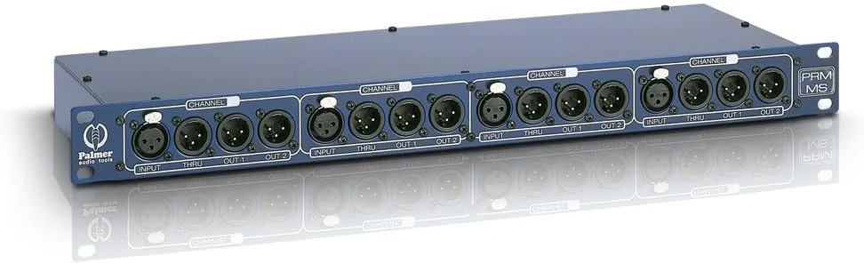 جعبه تقسیم پسیو پالمر برای سیگنال های میکروفون (PAL-PRMMS). یک ماژول دارای 4 کانال است. هر کانال دارای یک ورودی، یک خروجی است که به صورت موازی سیم کشی شده برای عبور جریان فانتوم، و دو خروجی جدا شده با ترانسفورماتور تقسیم کننده است. تمام خروجی ها نیز از طریق مقاومت ها جدا شده اند.