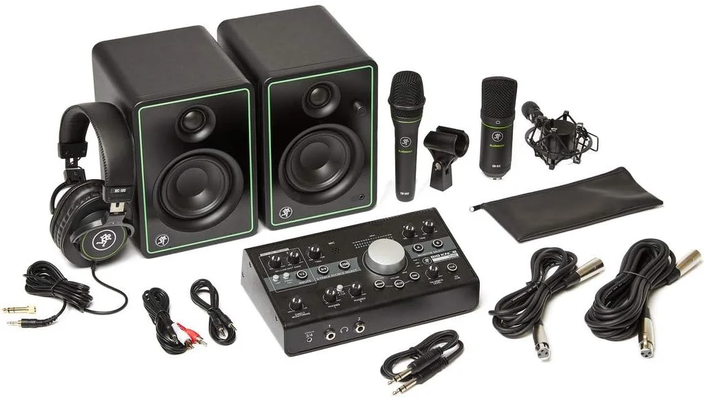 بسته استودیویی Mackie شامل مانیتورهای استودیویی، کنترلر/اینترفیس مانیتور، هدفون، میکروفون های کاندنسر و داینامیک (پریز UK)
