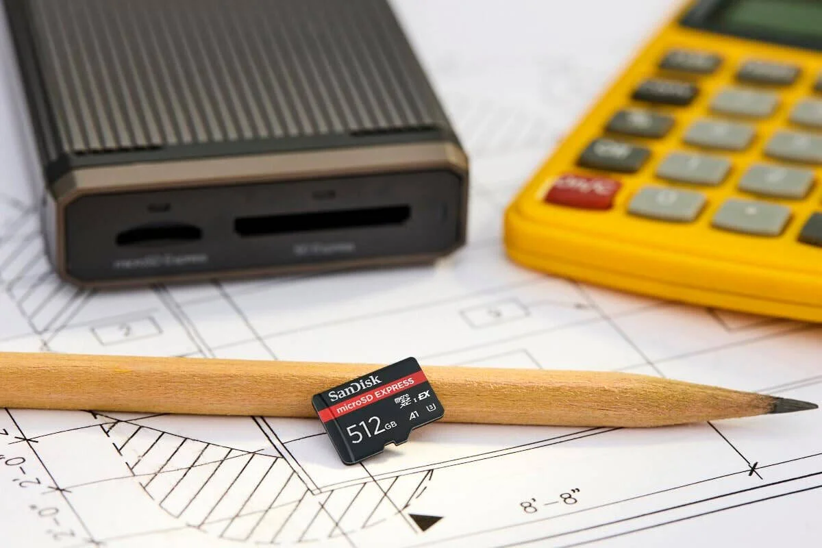 کارت حافظه میکرو اس دی 512 گیگابایتی SanDisk Extreme، مناسب برای ویدیوهای 4K در تلفن های هوشمند، سرعت خواندن تا 880 مگابایت بر ثانیه، سرعت نوشتن تا 650 مگابایت بر ثانیه، PCIe Gen 3، صرفه جویی در زمان، قرمز/طلایی | SDSQXFN-512G-AW6GN کارت حافظه میکرو اس دی 512 گیگابایتی SanDisk Extreme، مناسب برای ویدیوهای 4K در تلفن های هوشمند، سرعت خواندن تا 880 مگابایت بر ثانیه، سرعت نوشتن تا 650 مگابایت بر ثانیه، PCIe Gen 3، صرفه جویی در زمان، قرمز/طلایی | SDSQXFN-512G-AW6GN