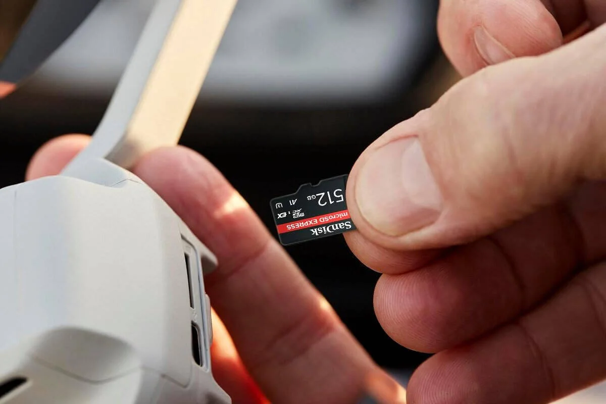 کارت حافظه میکرو اس دی 512 گیگابایتی SanDisk Extreme، مناسب برای ویدیوهای 4K در تلفن های هوشمند، سرعت خواندن تا 880 مگابایت بر ثانیه، سرعت نوشتن تا 650 مگابایت بر ثانیه، PCIe Gen 3، صرفه جویی در زمان، قرمز/طلایی | SDSQXFN-512G-AW6GN کارت حافظه میکرو اس دی 512 گیگابایتی SanDisk Extreme، مناسب برای ویدیوهای 4K در تلفن های هوشمند، سرعت خواندن تا 880 مگابایت بر ثانیه، سرعت نوشتن تا 650 مگابایت بر ثانیه، PCIe Gen 3، صرفه جویی در زمان، قرمز/طلایی | SDSQXFN-512G-AW6GN