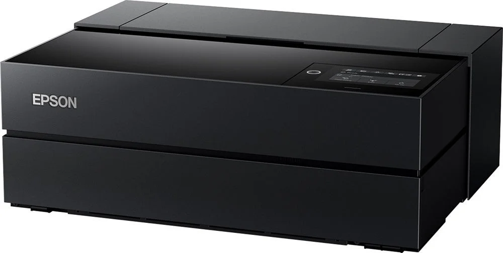 پرینتر عکس حرفه ای اپسون SureColor SC-P700 با ابعاد ۱۳ اینچ، رزولوشن ۱۴۴۰x۵۷۶۰ DPI، هد چاپ ۱۰ کاناله، USB 3.0، اتصال اترنت و Wi-Fi، ظرفیت ۱۲۰ برگه استاندارد | C11CH38402DA