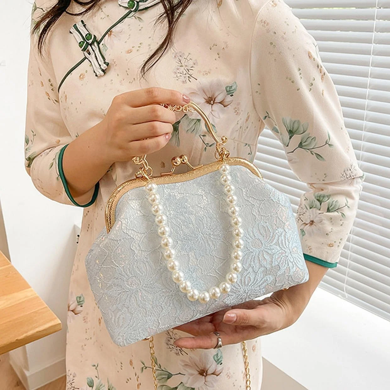 کیف دستی کلاچ زنانه NALACAL طرح قدیمی، گلدوزی توری مرواریدی، کیف مجلسی با بند زنجیری طرح گلدار، مناسب مهمانی عروسی، کوکتل، جشن رقص، ضیافت، شیک و منحصر به فرد، برای خانم ها کیف دستی کلاچ زنانه NALACAL طرح قدیمی، گلدوزی توری مرواریدی، کیف مجلسی با بند زنجیری طرح گلدار، مناسب مهمانی عروسی، کوکتل، جشن رقص، ضیافت، شیک و منحصر به فرد، برای خانم ها