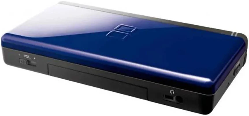کنسول نینتندو DS Lite، دارای دو صفحه نمایش LCD فوق العاده روشن، تا 19 ساعت گیم پلی، بسته باتری قابل شارژ، نرخ پر شدن پیکسل 30M/s، سازگار با GBA، سرمه ای میناکاری شده | USGSBMKBUSZ