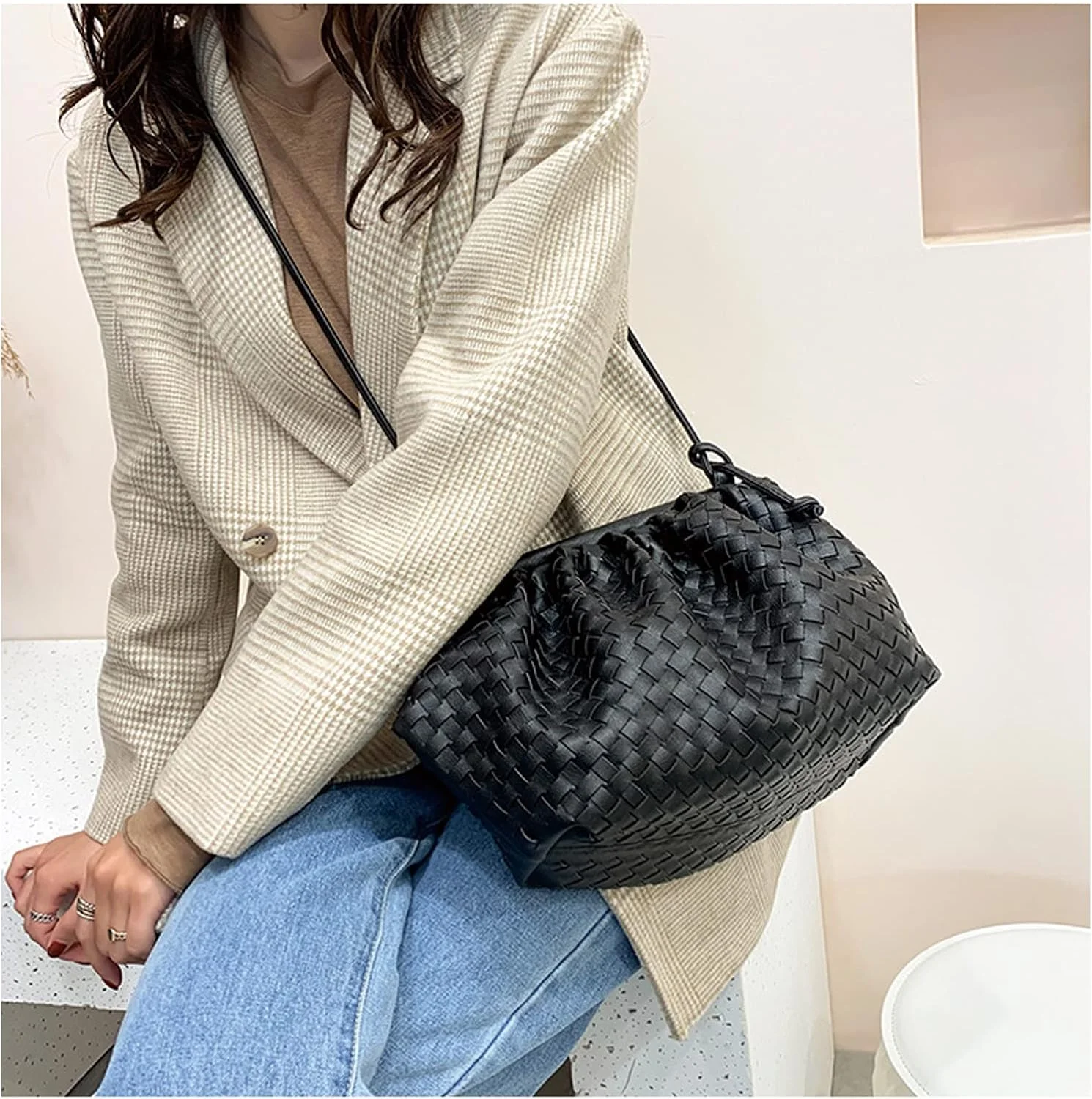 کیف دستی زنانه مدل کلاچ چین‌دار و طرح ابر با بند شانه‌ای زنجیری و بافت چرم مصنوعی