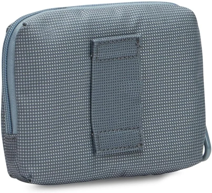 کیف کلاچ زنانه مدل MD20 از برند ماندرینا داک، ساخته شده از متریال تاریخی میتریکس که با دوام، تطبیق پذیری و جلوه ای خیره کننده شناخته می شود.