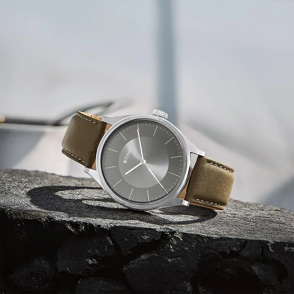 ساعت مچی عقربه‌ای مردانه تایتان مدل Workwear با بند چرمی - قهوه‌ای و نقره‌ای، بند