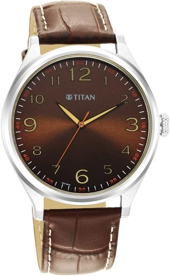 پیشتازان تایتان با صفحه قهوه ای تیره و بند