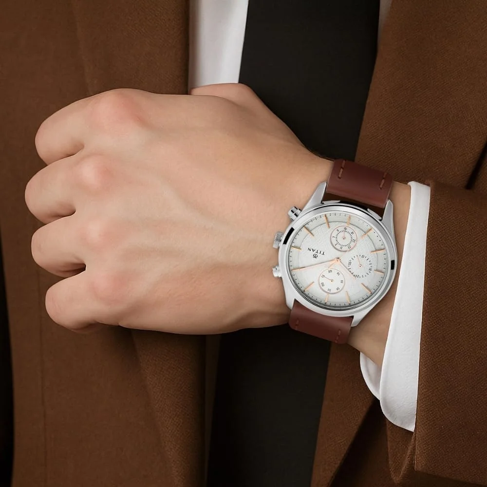 ساعت مچی چندکاره تیتان با صفحه نقره ای مدل 1805SL01