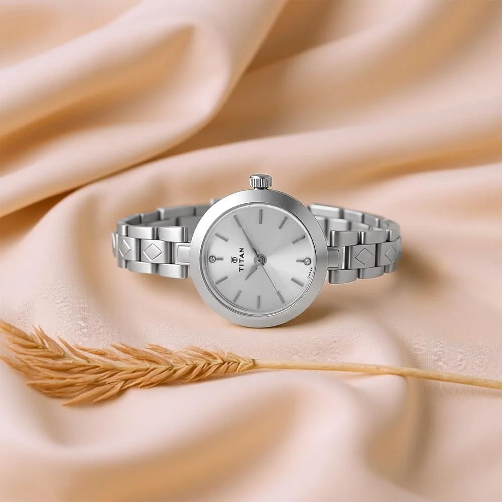ساعت مچی آنالوگ تایتان کاریسما زنانه با صفحه گرد