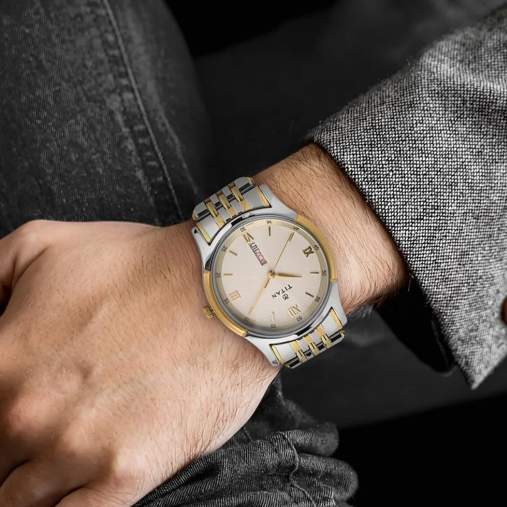 ساعت مچی آنالوگ گرد تایتان کاریشما مردانه