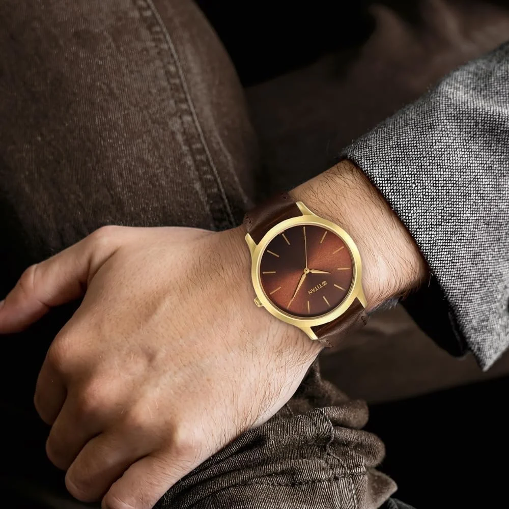 ساعت مچی مردانه تایتان مدل آنالوگ با صفحه قهوه ای و بند قهوه ای چرمی - Nr1825Yl04