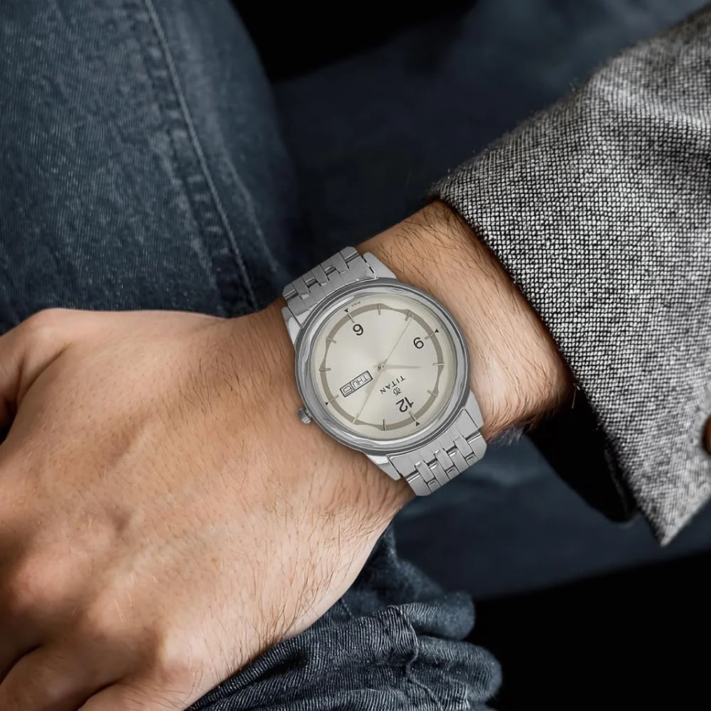 ساعت مچی مردانه تیتان کارishma آنالوگ با صفحه نقره ای - NK1638SM01 / NK1638SM01/NK1638SM01 استیل ضد زنگ، بند نقره ای