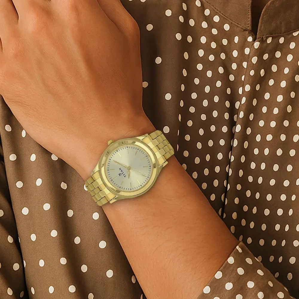 ساعت مچی آنالوگ گرد مردانه تایتان کاریسما