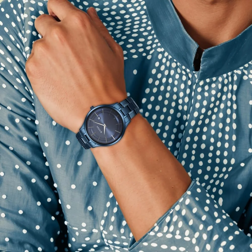 ساعت مچی مردانه تایتان کلاسیک اسلیم با صفحه نقره ای مدل 90142QM01