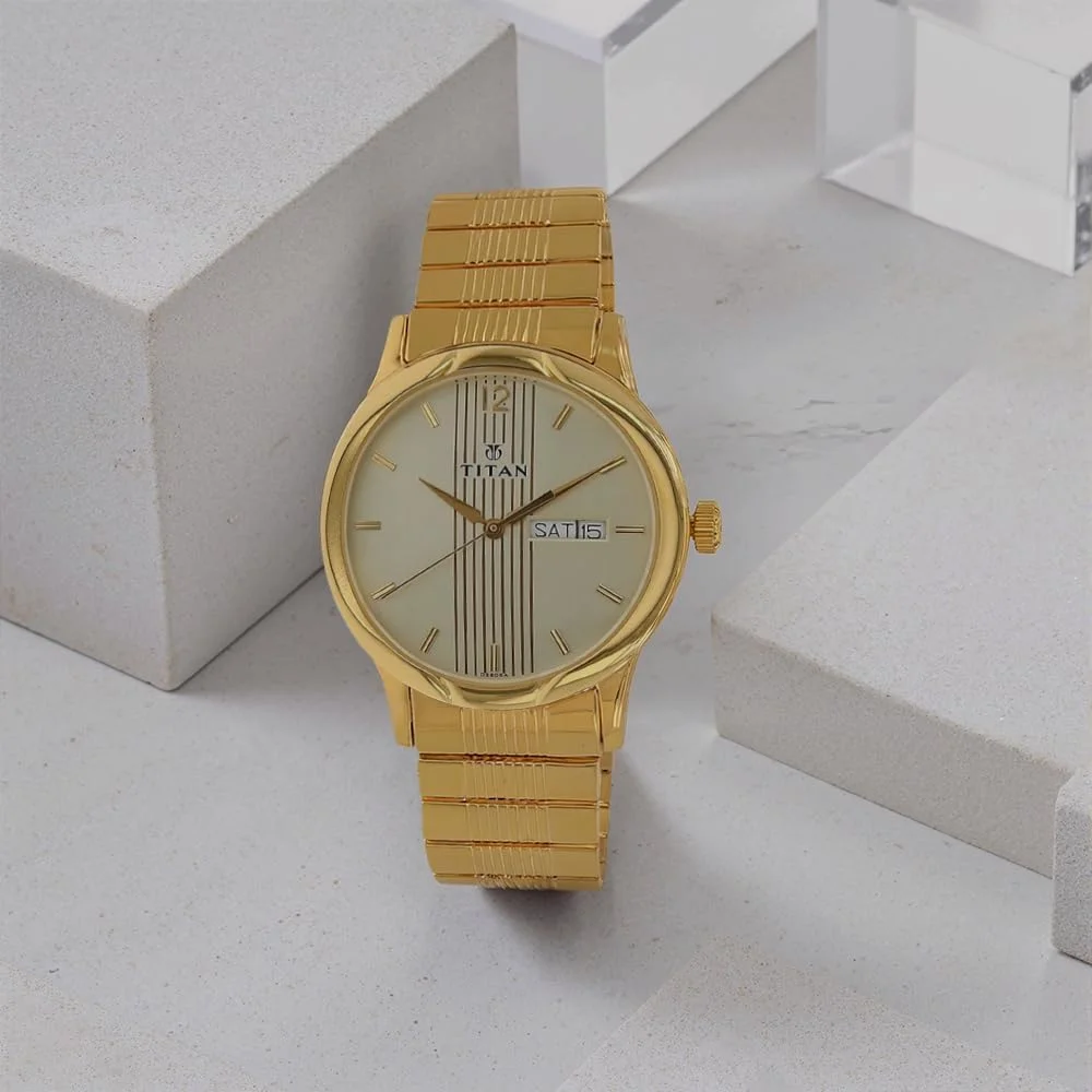 ساعت مچی آنالوگ گرد تایتان کاریشما مردانه