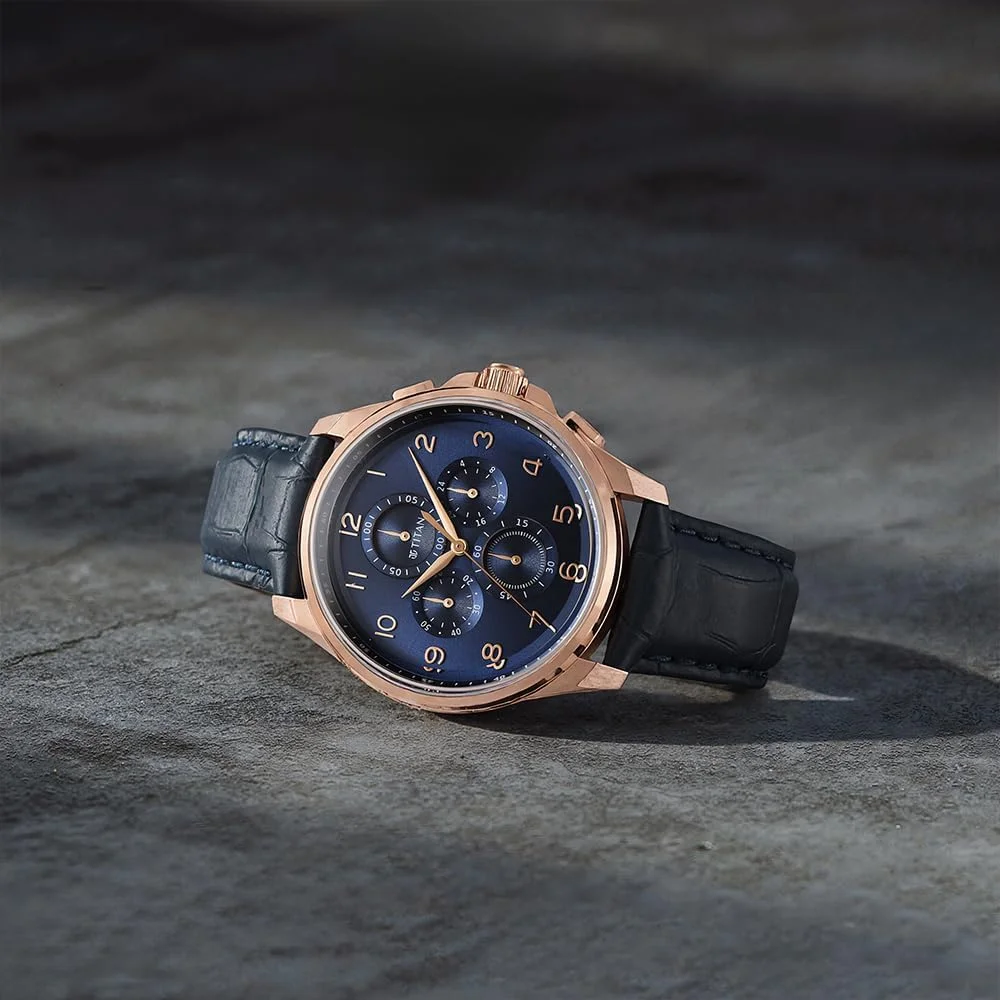 ساعت مچی آنالوگ مردانه تیتان مدل Chrono Classic با صفحه آبی، بند چرمی، ابعاد ۴۹x۱۱.۳۰x۴۲ میلی‌متر