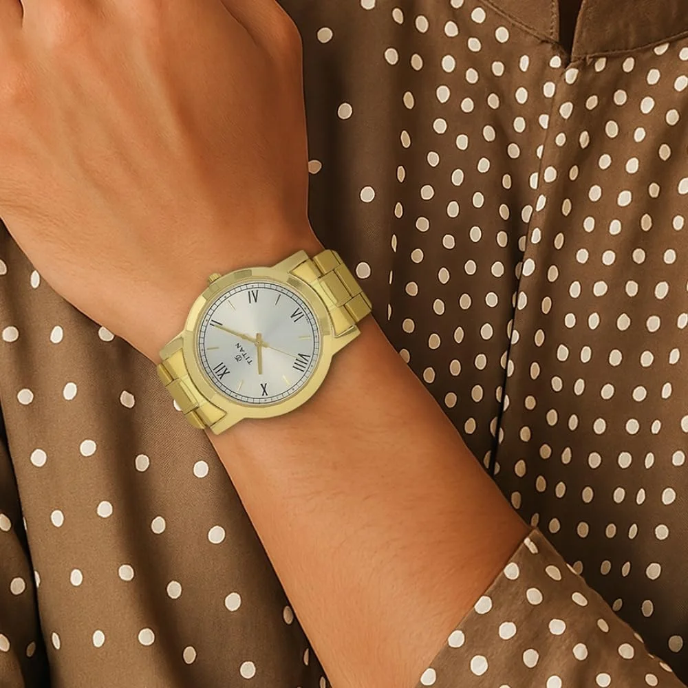 ساعت مچی مردانه تیتان آنالوگ صفحه نقره ای مدل NL1644YM01/NP1644YM01 بند استیل طلایی