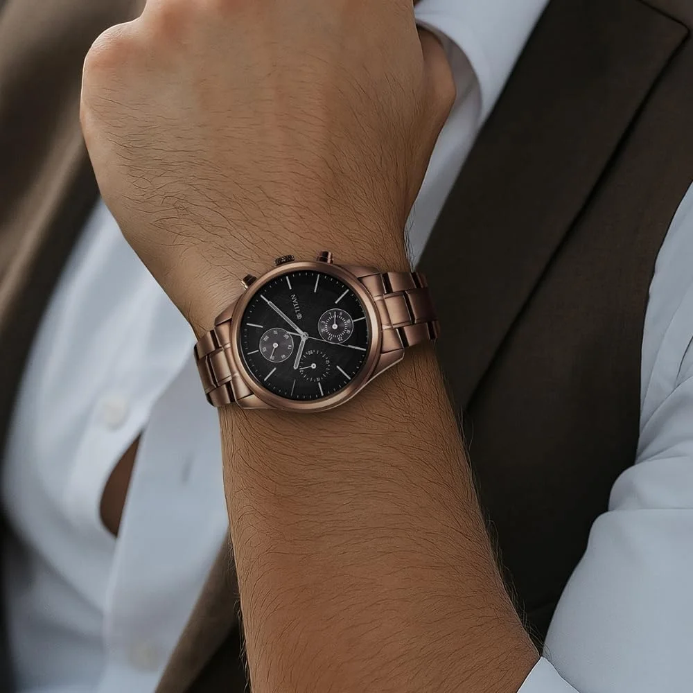 ساعت مچی مردانه تیتان مدل آنالوگ با صفحه مشکی و بند قهوه ای استیل - 1805QM04/NR1805QM04