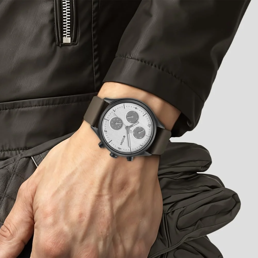 ساعت مچی مردانه تیتان آنالوگ با صفحه نقره ای - 1803NL02