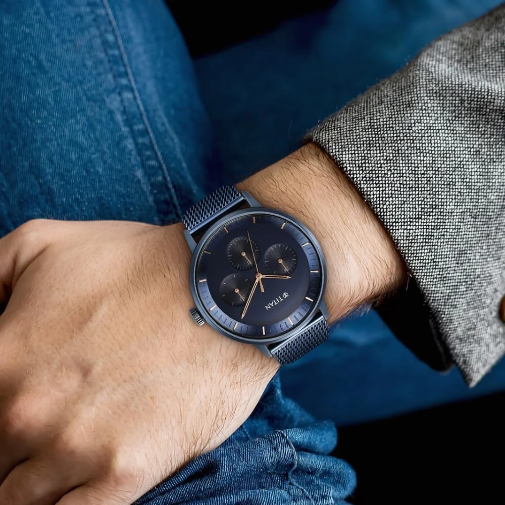 ساعت مچی مردانه تیتان آنالوگ با صفحه آبی و روکش آبی