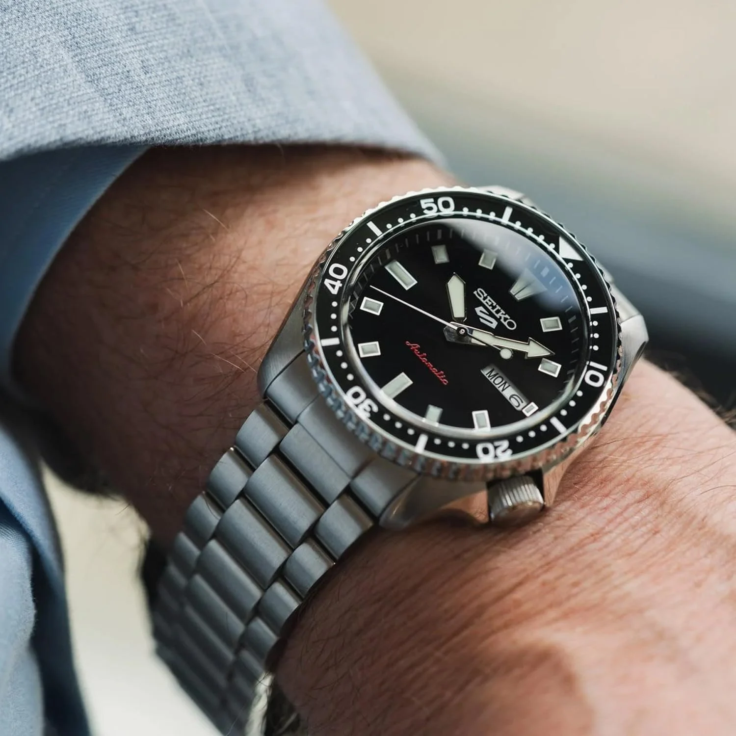 ساعت مچی مردانه سیکو 5 اسپرت SRPL85K1، بدنه استیل ضد زنگ اتوماتیک GMT، سایز 42 میلی متر، مشکی/نقره ای