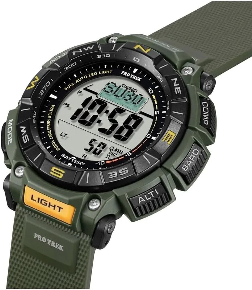 ساعت مردانه کاسیو Pro Trek با زمان‌سنج اتمی، شارژ خورشیدی مقاوم و حسگر سه‌گانه شامل دماسنج، ارتفاع‌سنج، فشارسنج و زمان جهانی