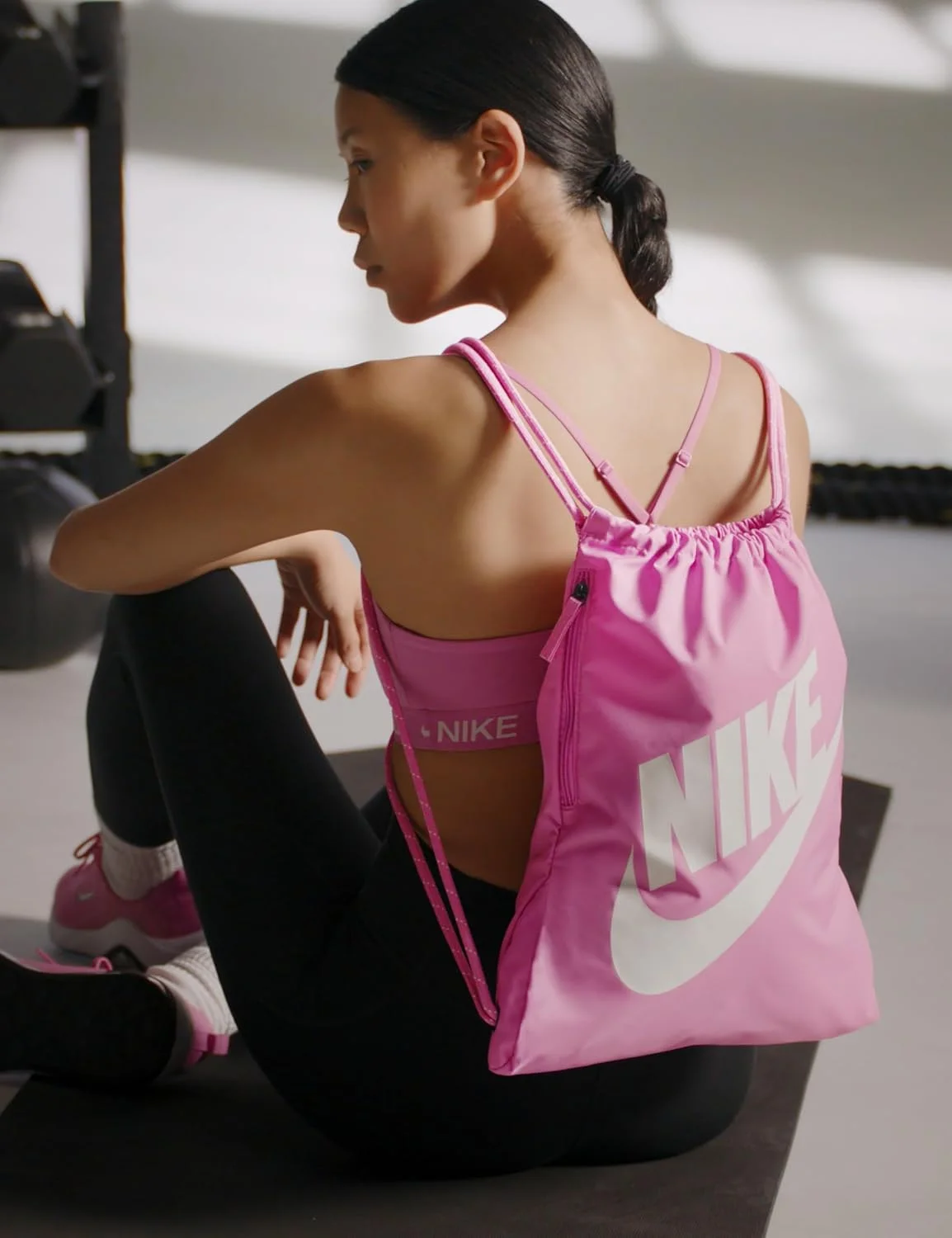 کوله پشتی ورزشی بند دار نایکی هریتیج مناسب برای همه، صورتی شاد / صورتی شاد / (سفید قله) متفرقه