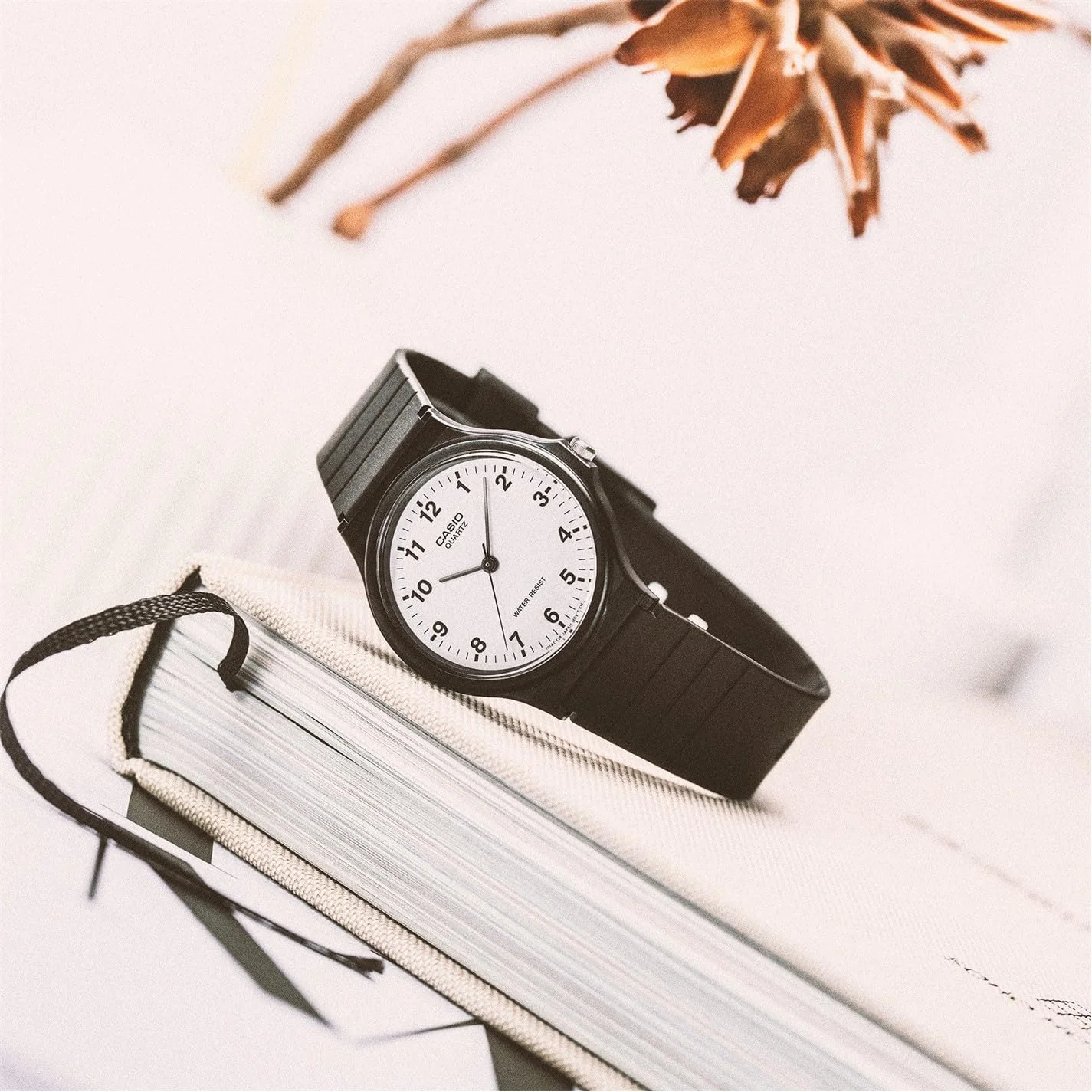 ساعت مچی عقربه ای کاسیو مدل MQ-24، مناسب برای آقایان و بانوان ساعت مچی عقربه ای کاسیو مدل MQ-24، مناسب برای آقایان و بانوان