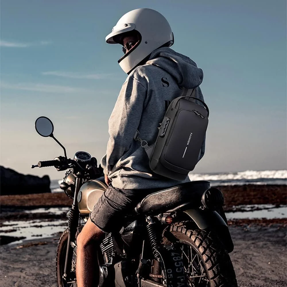 کیف دوشی ضد سرقت، کیف سینه ضد آب با پورت شارژ USB، کیف شانه ای چند منظوره با ظرفیت بالا و قفل ترکیبی، کوله پشتی شانه ای برای مردان و زنان، مشکی