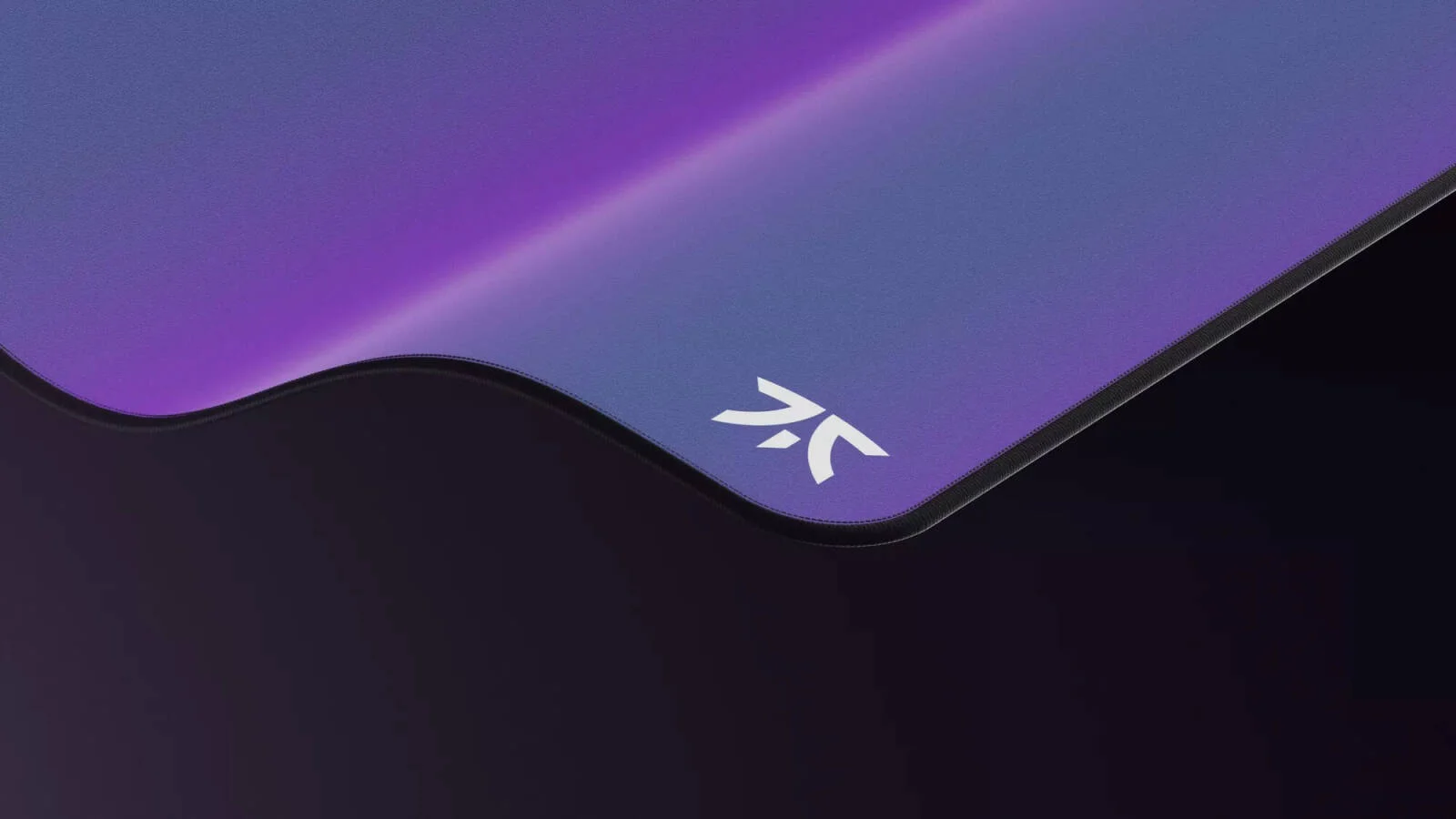 ماوس پد گیمینگ FNATIC Gear Jet Series M، ابعاد 360 x 280 x 3 میلی متر، لمینت هولوگرافیک، سطح سرعت، دوخت نرم میکرو بافت، پایه لاستیک طبیعی، سایز متوسط MP0005-001