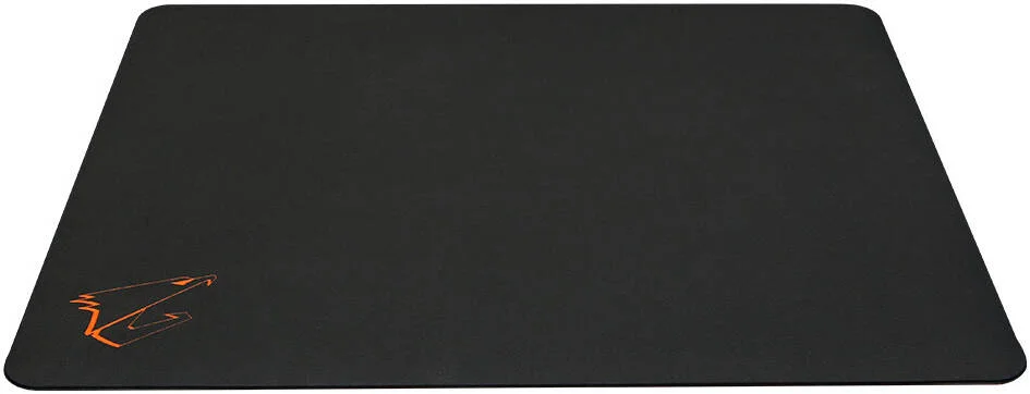 پد ماوس گیمینگ هایبرید GIGABYTE AMP500، سایز 430x370x1.8 میلی‌متر، طراحی پایه سیلیکونی هایبرید، مقاوم در برابر ریختن مایعات و قابل شستشو، لبه قالب‌گیری حرارتی برای راحتی فوق‌العاده | AMP500